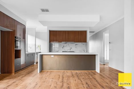 8 Oakdale Way, Rockbank, VIC 3335