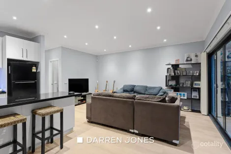 Property photo of 4 Ruby Lane Greensborough VIC 3088