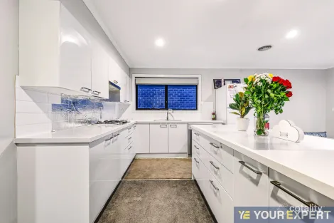 Property photo of 8 Eastbourne Way Narre Warren South VIC 3805