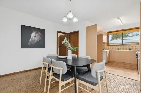 Property photo of 4/8 Hobbs Crescent Reservoir VIC 3073