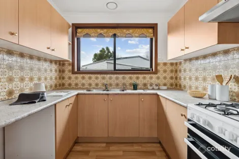 Property photo of 4/8 Hobbs Crescent Reservoir VIC 3073