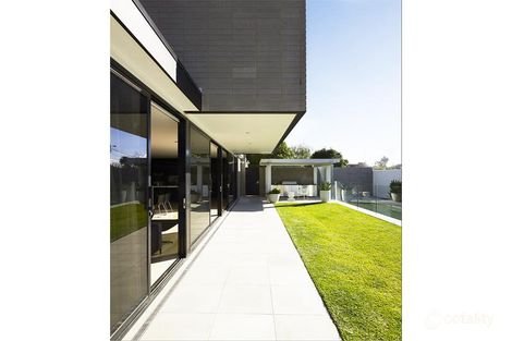 Property photo of 2 Ballara Court Brighton VIC 3186