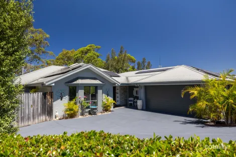 15 Bada Cres, Burrill Lake, NSW 2539