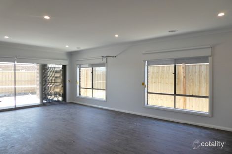 Property photo of 8 Nirvana Avenue Officer VIC 3809