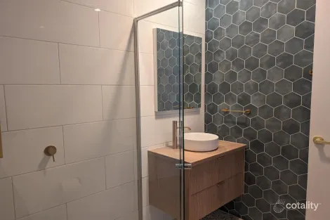 Property photo of 2/190 Lawrence Street Wodonga VIC 3690