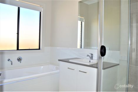 Property photo of 5 Woodline Drive Spring Mountain QLD 4300