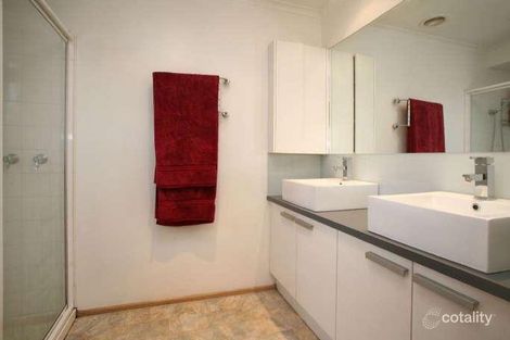 Property photo of 17 Dewpoint Crescent Hampton Park VIC 3976