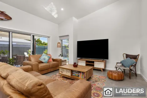 Property photo of 5 Bunyan Avenue Old Bar NSW 2430