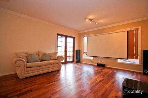 Property photo of 2 St Ives Drive Narre Warren South VIC 3805