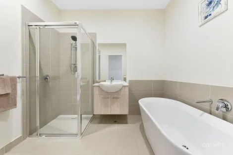 Property photo of 6 Grasslands Loop Keysborough VIC 3173