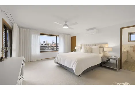 Property photo of 3 Sheridan Park Avenue Broadbeach Waters QLD 4218