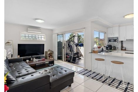 Property photo of 2/854 Sandgate Road Clayfield QLD 4011