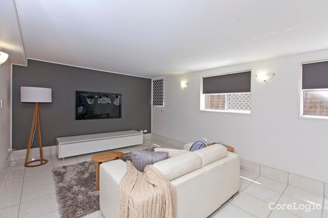 Property photo of 43 Stratton Terrace Wynnum QLD 4178