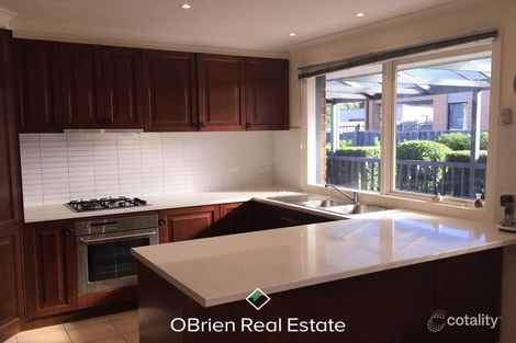 Property photo of 5 Oliver Court Narre Warren South VIC 3805