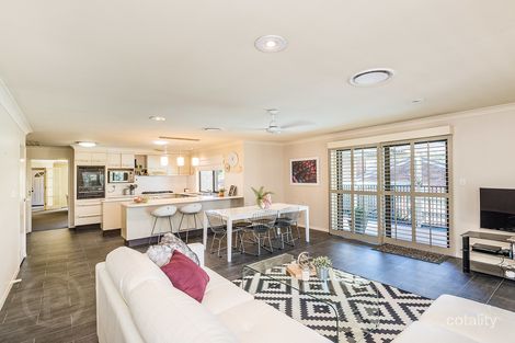 Property photo of 12 Croft Court Carindale QLD 4152