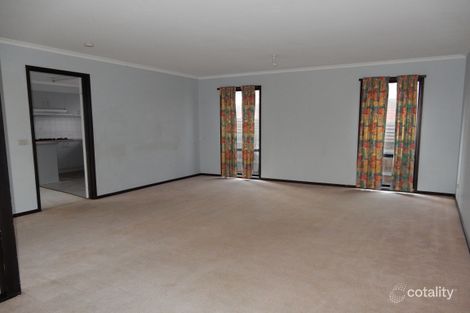 Property photo of 14 Kiandra Mews Hampton Park VIC 3976