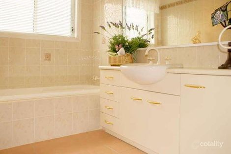 Property photo of 1 Selwyn Place Tatton NSW 2650