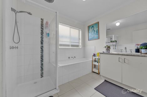 Property photo of 50 Szer Way Carrum Downs VIC 3201