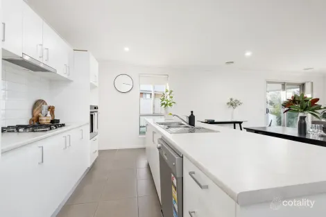 Property photo of 22 Royce Crescent Lavington NSW 2641