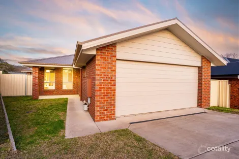 Property photo of 22 Royce Crescent Lavington NSW 2641