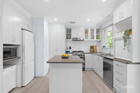 Property photo of 12 Frances Court Cranbourne VIC 3977