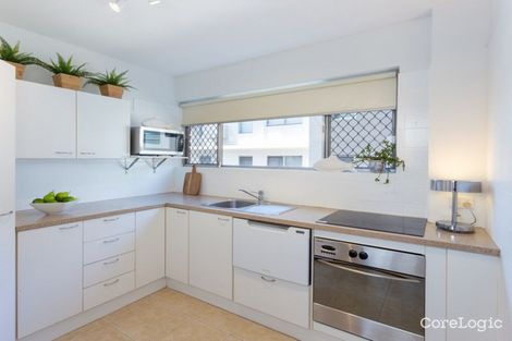 Property photo of 2/68 Pembroke Road Coorparoo QLD 4151