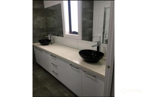 Property photo of 32 Highfield Drive Mickleham VIC 3064