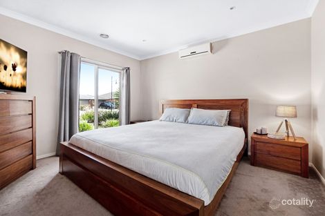 Property photo of 33 Pepperbush Circuit Cranbourne VIC 3977
