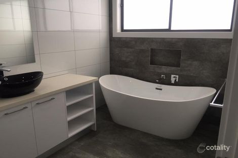 Property photo of 32 Highfield Drive Mickleham VIC 3064