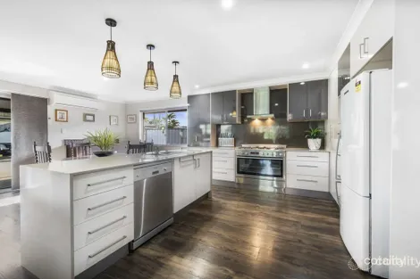 2 Dahlia Ct, Middle Ridge, QLD 4350