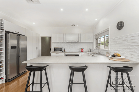 Property photo of 34 Putnam Avenue Strathdale VIC 3550