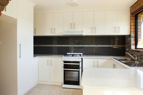 Property photo of 2/19 Maxwell Drive Wodonga VIC 3690