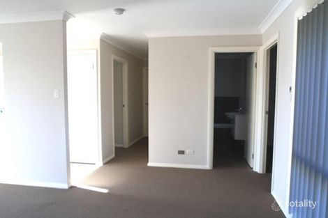 Property photo of 2/13 Fourth Avenue Rutherford NSW 2320