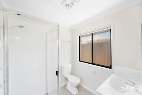 Property photo of 6 Jeana Close Boyne Island QLD 4680