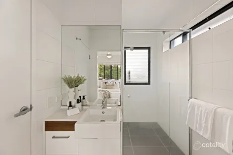 Property photo of 2/11 Wordsworth Street Bulimba QLD 4171