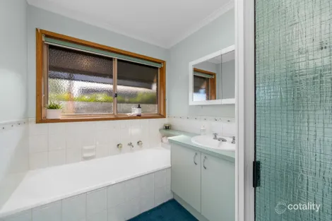 Property photo of 4/1 Kingfisher Drive West Wodonga VIC 3690