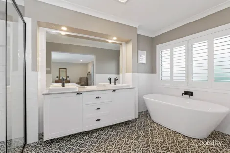 Property photo of 10 Eden Circuit Pitt Town NSW 2756