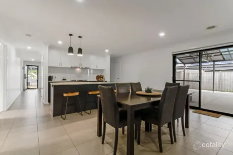 Property photo of 15 Violet Street Bunyip VIC 3815