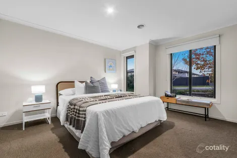 Property photo of 57 Graziers Crescent Clyde North VIC 3978