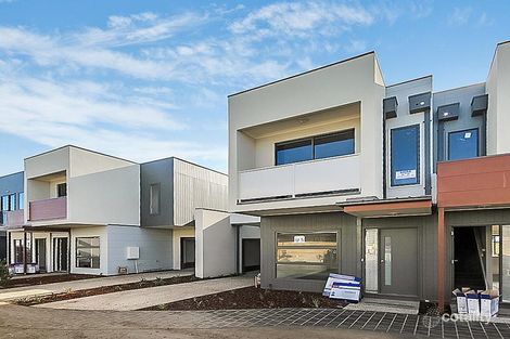 Property photo of 24 Queenie Way Cranbourne West VIC 3977
