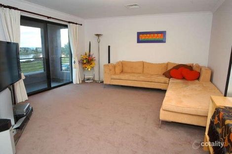 Property photo of 8 Waterside Drive Waterways VIC 3195