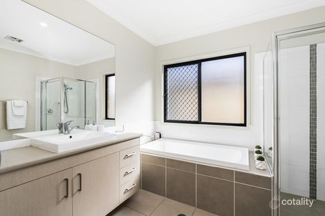 Property photo of 52 Fletcher Crescent Pacific Pines QLD 4211