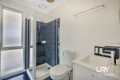 Property photo of 35 Bainbridge Close Craigieburn VIC 3064