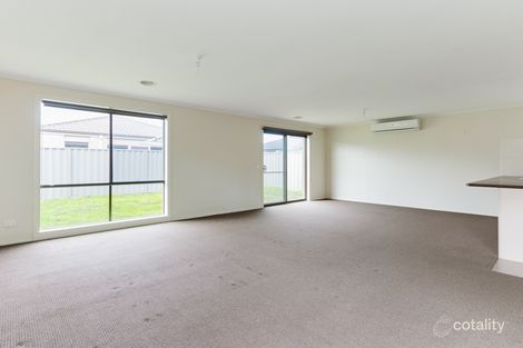 Property photo of 31 Bowyer Avenue Cranbourne East VIC 3977