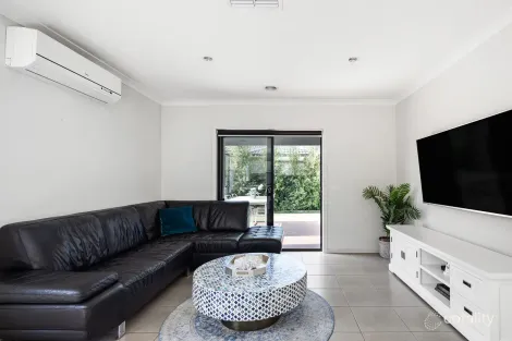 Property photo of 34 Barmah Drive South Morang VIC 3752