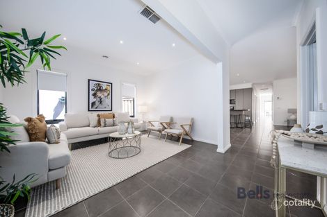 Property photo of 21 Kooyong Way Caroline Springs VIC 3023