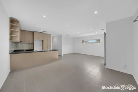 Property photo of 10 Castlegate Lane Craigieburn VIC 3064
