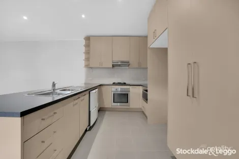 Property photo of 10 Castlegate Lane Craigieburn VIC 3064