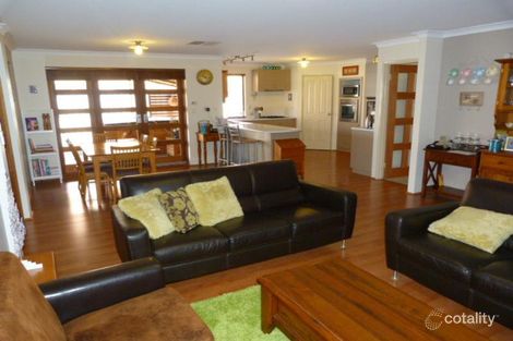 Property photo of 5 Ferncliffe Parkway Meadow Springs WA 6210