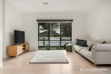 Property photo of 1 Chamomile Close Kilsyth VIC 3137